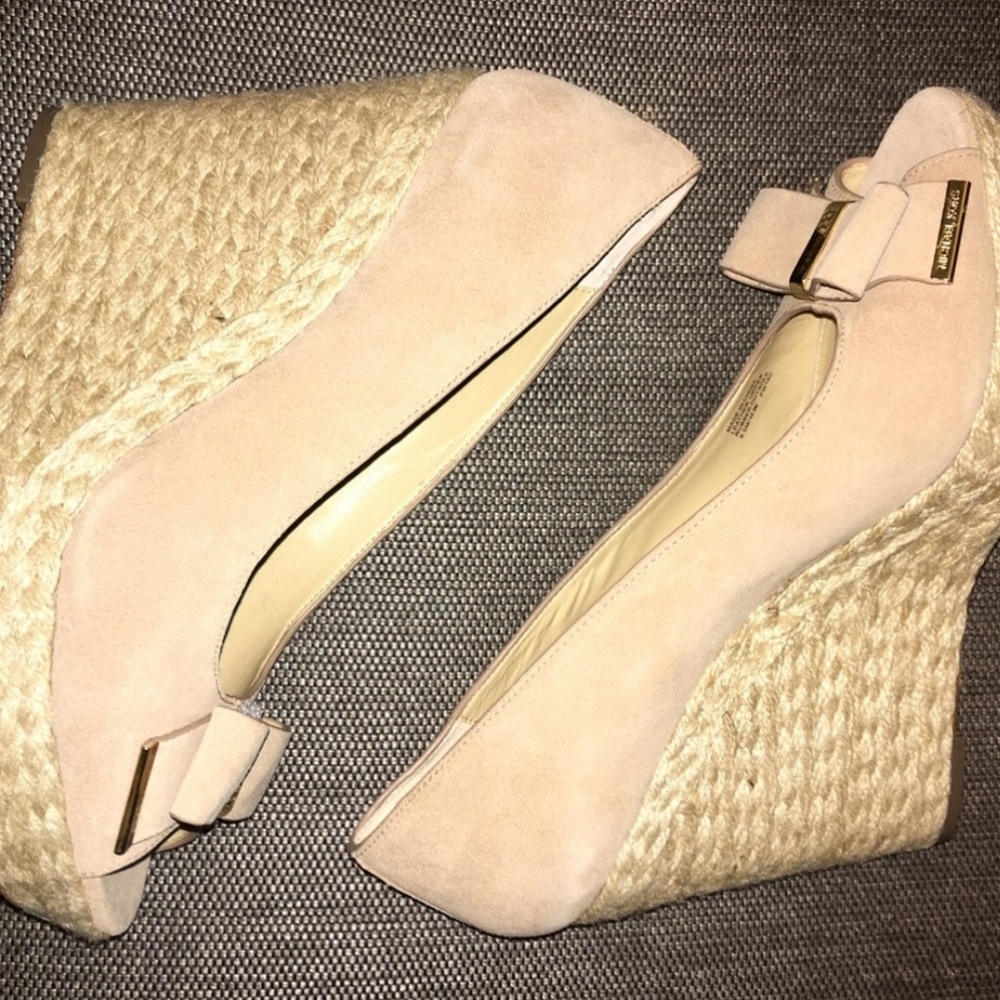 NIB Michael Kors khaki bow wedges in his box